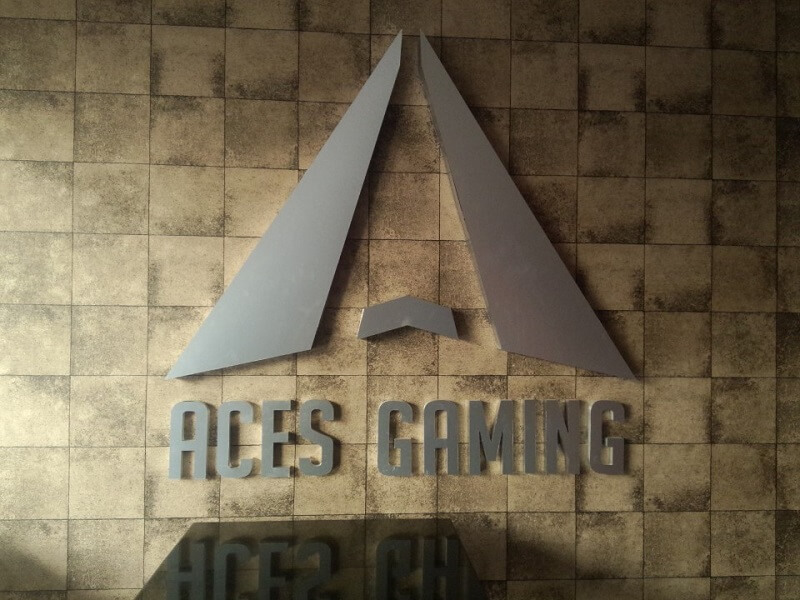Người quản lý của Aces gaming và nhà tài trợ