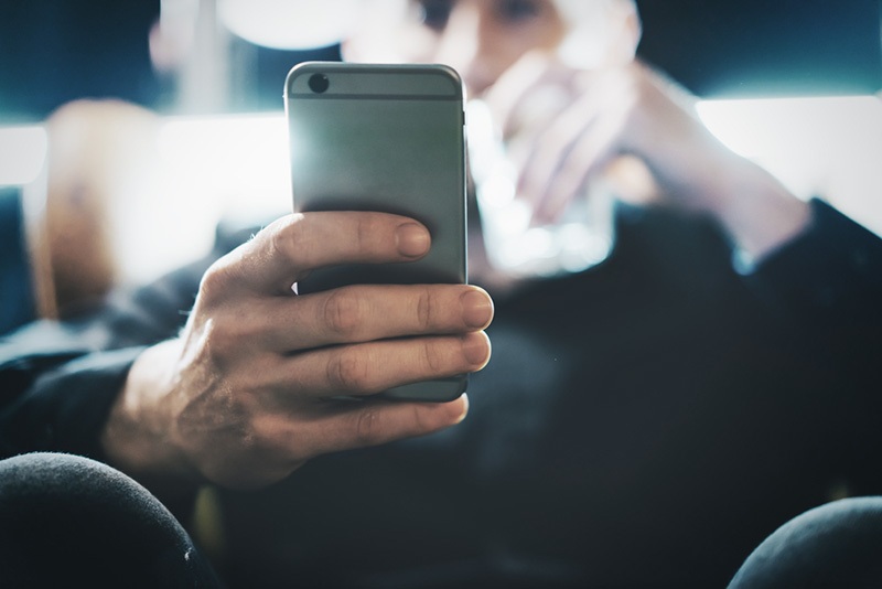 Thao tác thực hiện chuyển cuộc gọi Mobifone trên Iphone cũng rất đơn giản