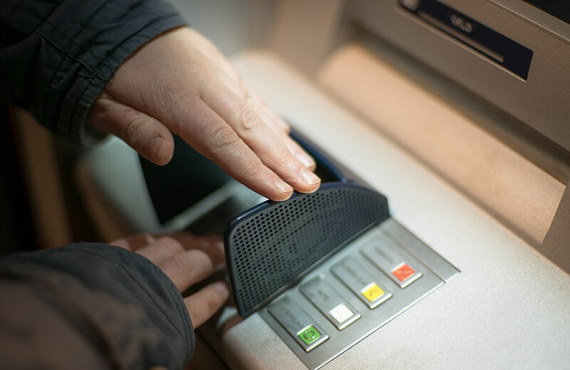 Đối với thẻ ATM Vietcombank hạng đặc biệt