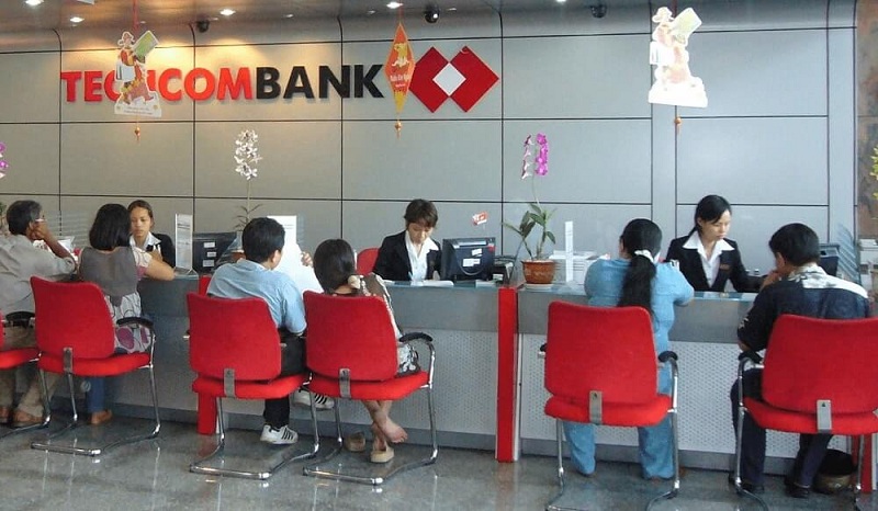 Đến trực tiếp chi nhánh techcombank
