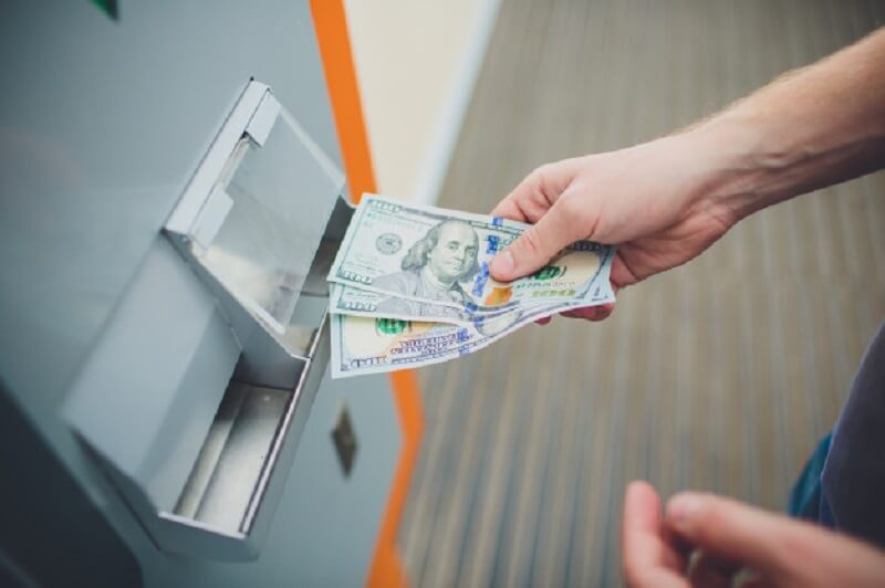 Nạp tiền tại cây ATM nhanh chóng