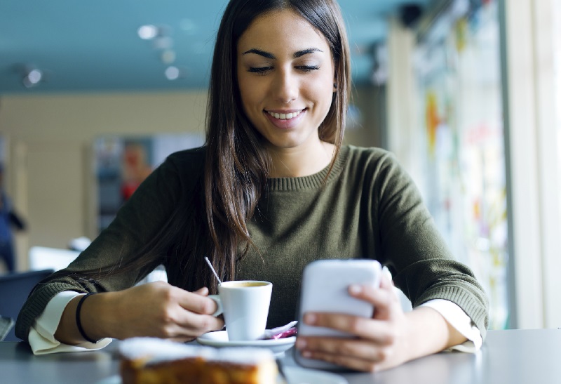 Mua thẻ cào điện thoại vinaphone vật lý tại các đại lý và cửa hàng